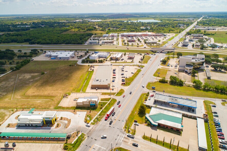 More Photos Of 1591 E Hwy 6, Alvin Storefront For Sale