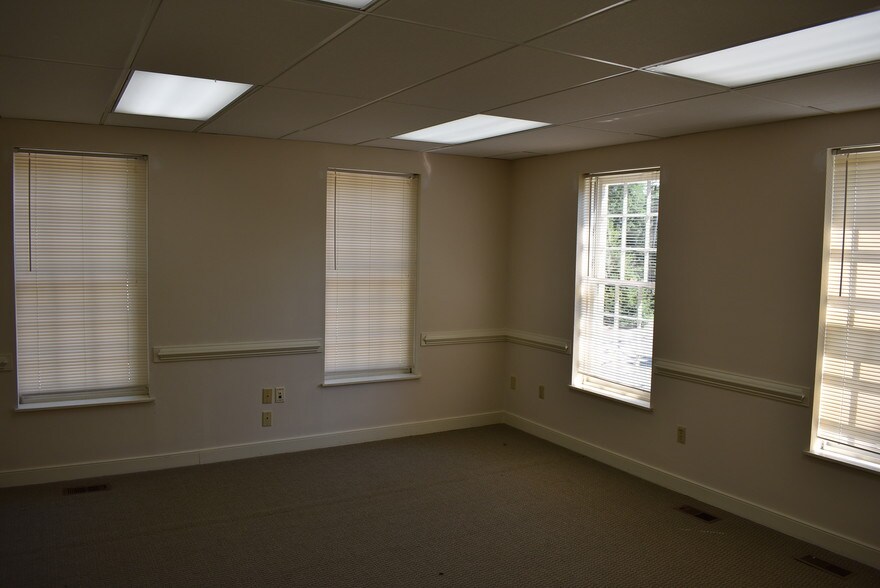 More Photos Of 611 N Courthouse Rd, Richmond Office For Lease