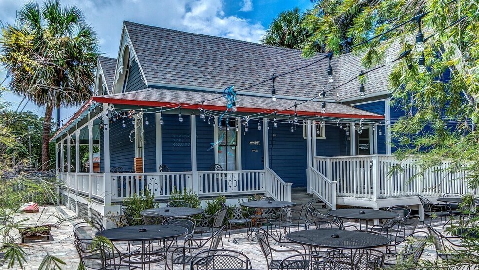 More Photos Of 117 S French Ave, Sanford Restaurant For Lease