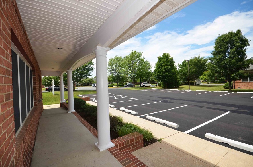 More Photos Of 556 Cynwood Dr, Easton Medical For Lease