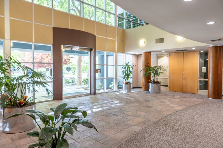 More Photos Of 1755 Creekside Oaks Dr, Sacramento Office For Lease