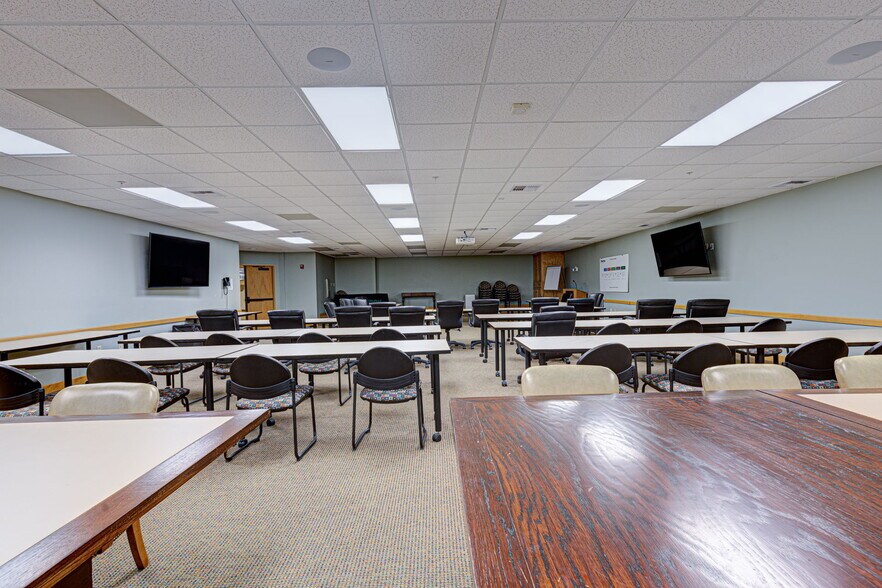 More Photos Of 1100 Brookstone Centre Pky, Columbus Office Residential For Sale