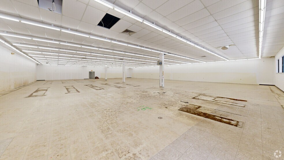 Primary Photo Of 15700-15710 Jefferson Davis Hwy, Colonial Heights Unknown For Lease
