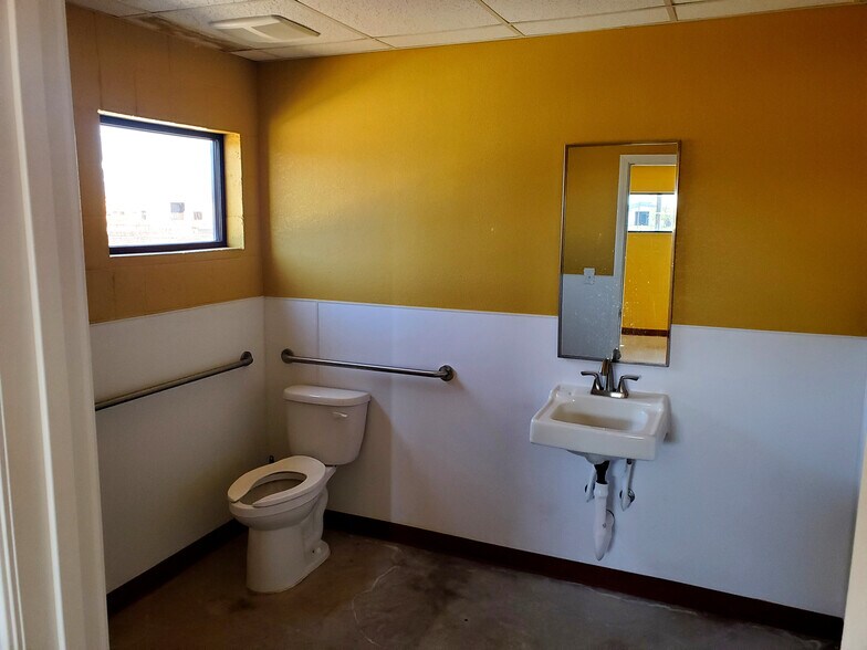 More Photos Of 1907 Sheppard Access Rd, Wichita Falls Food Processing For Lease