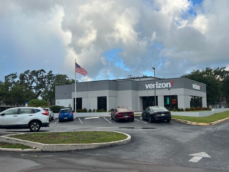 More Photos Of 1041 W Brandon Blvd, Brandon Freestanding For Lease