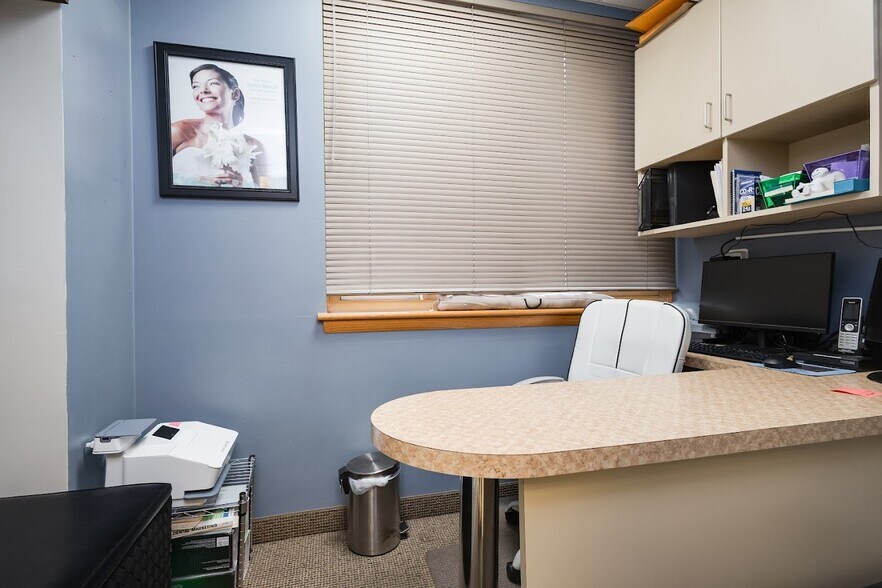 More Photos Of 4400 MacArthur Blvd NW, Washington Office For Sale