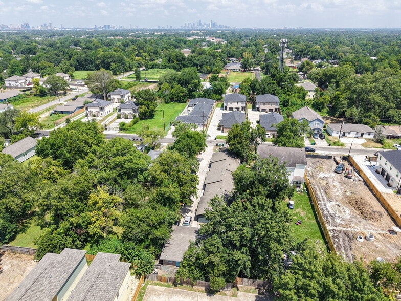 More Photos Of 5022 Mallow St, Houston Apartments For Sale