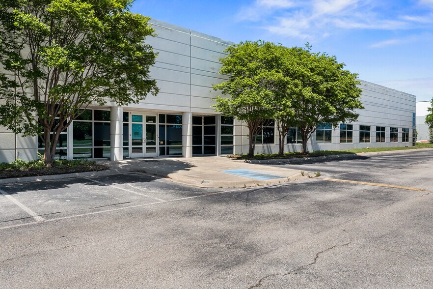 More Photos Of 1600 Eberhardt Rd, Temple Industrial For Lease