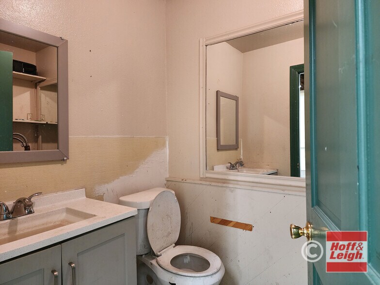 More Photos Of 1100 W Mississippi Ave, Denver Warehouse For Sale