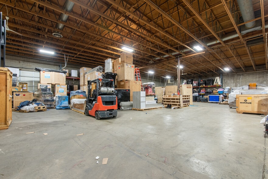 More Photos Of 248-282 W 33rd St, Ogden Distribution For Lease
