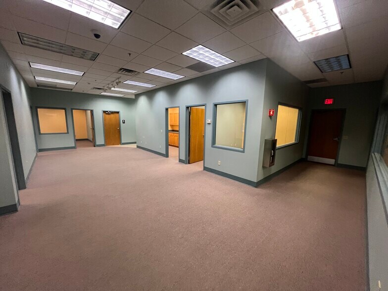 More Photos Of 59 Chennel Dr, Concord Office For Sale