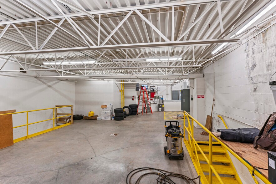 More Photos Of 520 E Trade St, Dallas Auto Dealership For Sale