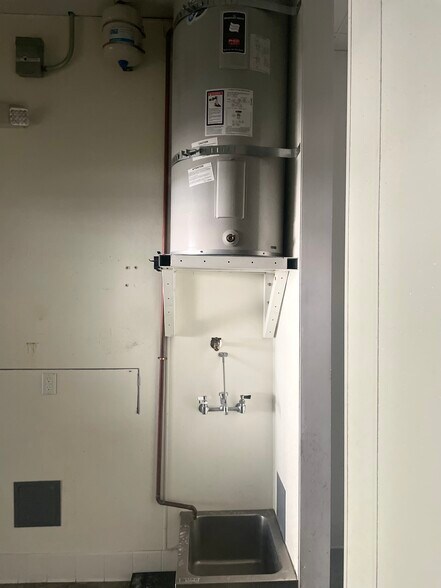 More Photos Of 424 W Pico Blvd, Los Angeles Apartments For Lease
