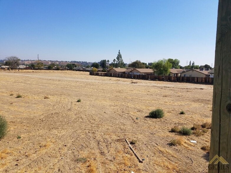 Primary Photo Of 828 Iris St, Bakersfield Land For Sale