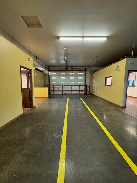 More Photos Of 8 Maple Dr, Monroe Warehouse For Lease