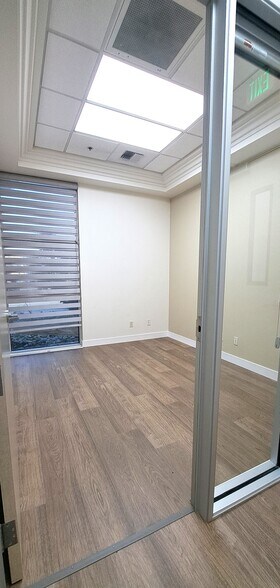 More Photos Of 100 Old River Rd, Bakersfield Medical For Lease