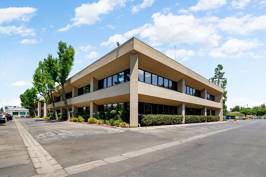 More Photos Of 200 New Stine Rd, Bakersfield Office For Sale
