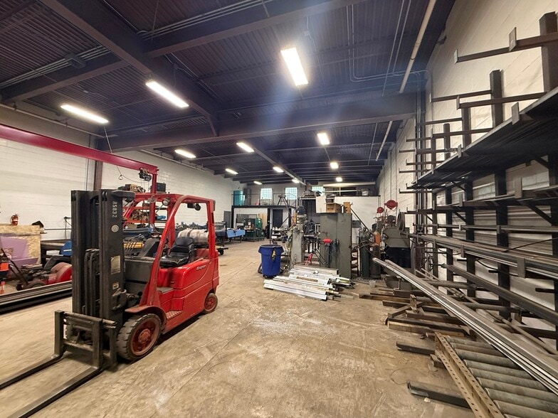 More Photos Of 385 Avers Ave, Chicago Industrial For Lease