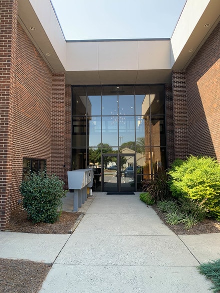 More Photos Of 10801 Johnston Rd, Charlotte Office For Lease