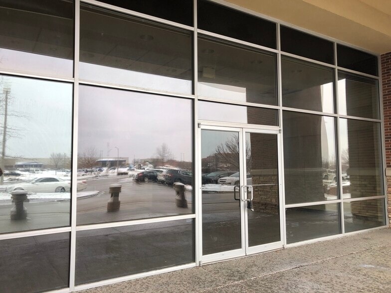More Photos Of 8600-8660 N Boardwalk Ave, Kansas City Storefront For Lease