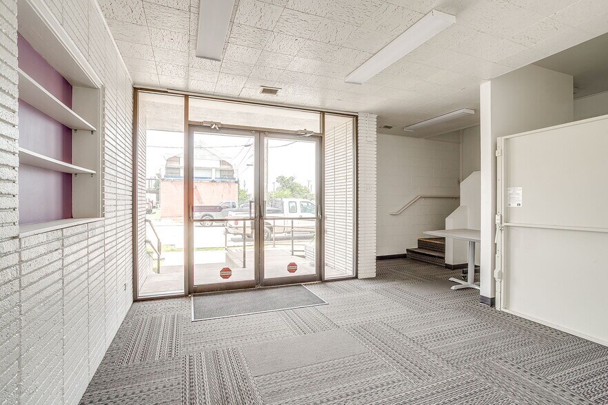 More Photos Of 1413 Rio Grande Ave, Fort Worth Office For Lease