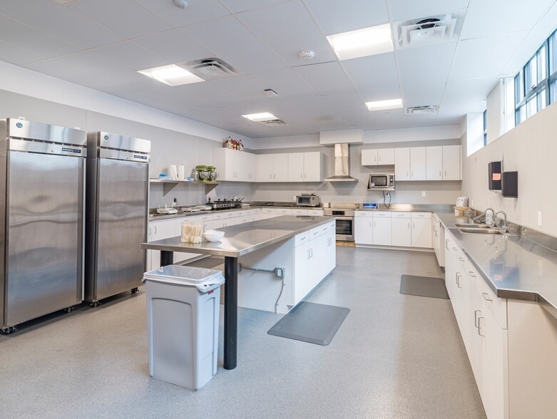 More Photos Of 2275 Bridge St, Philadelphia Unknown For Lease