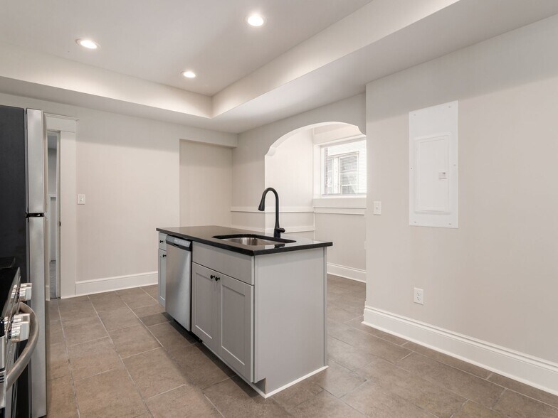 More Photos Of 1029 E Livingston Ave, Columbus Storefront Retail Residential For Sale