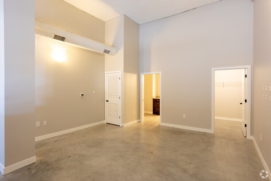 More Photos Of 717 Locust St, Des Moines Apartments For Lease