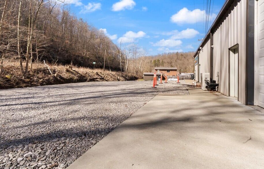 More Photos Of 332 Highway 3400 hwy, Jenkins Industrial For Sale
