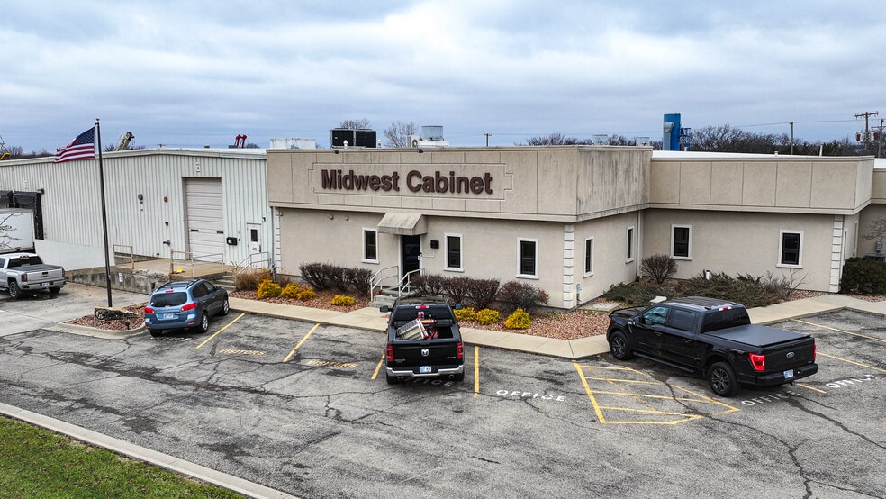 More Photos Of 1674 N Industrial Ave, Ottawa Manufacturing For Sale