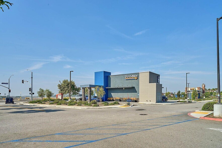 More Photos Of 1020 Renaissance Pky, Rialto Freestanding For Sale