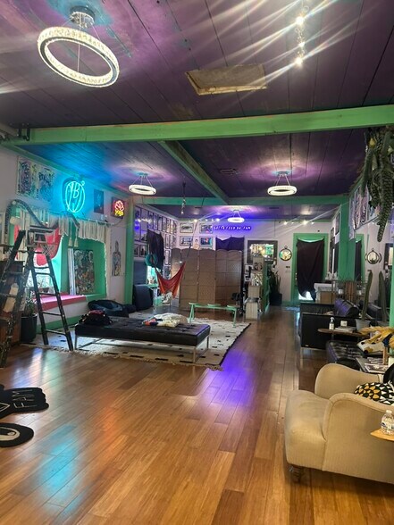More Photos Of 304 S Lockwood Dr, Houston Storefront Retail Office For Sale
