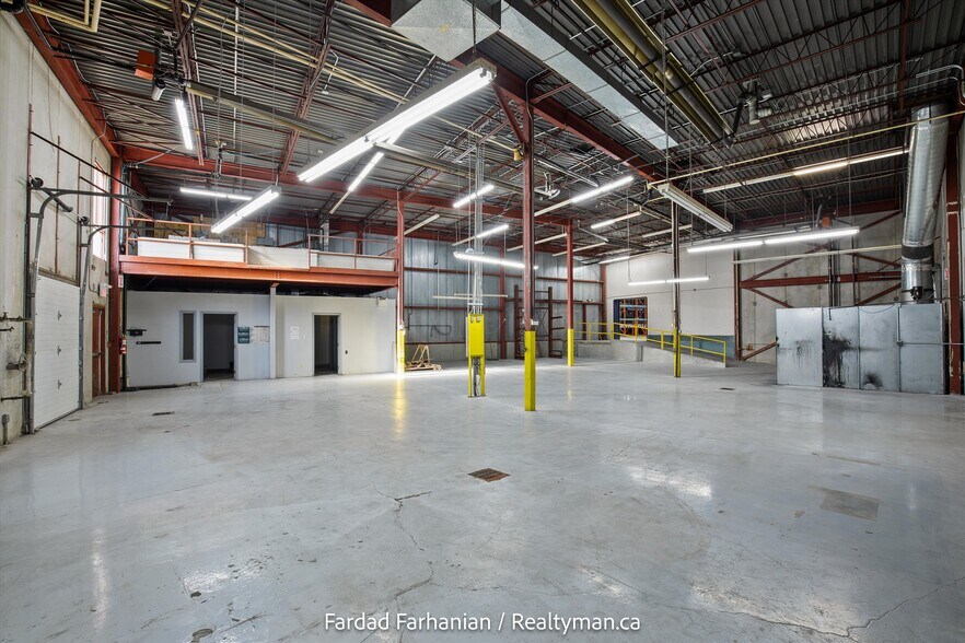 More Photos Of 42 Cardico Dr, Whitchurch-Stouffville Warehouse For Lease