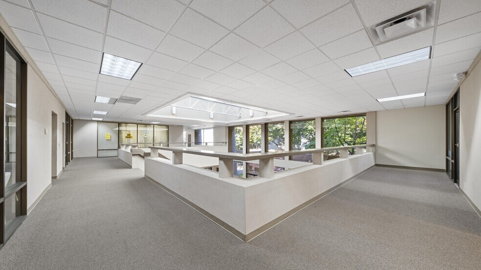 More Photos Of 3311 W Clearwater Ave, Kennewick Office For Sale