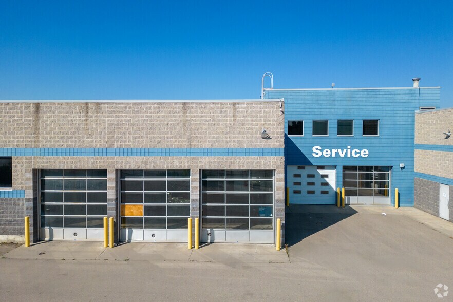 More Photos Of 665 Goddard Ave NE, Calgary Auto Dealership For Sale