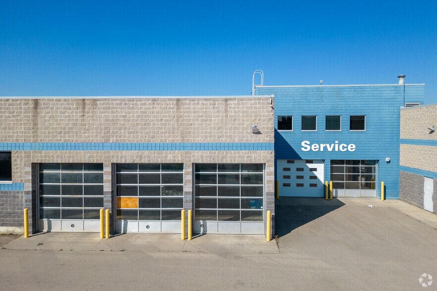 More Photos Of 665 Goddard Ave NE, Calgary Auto Dealership For Lease