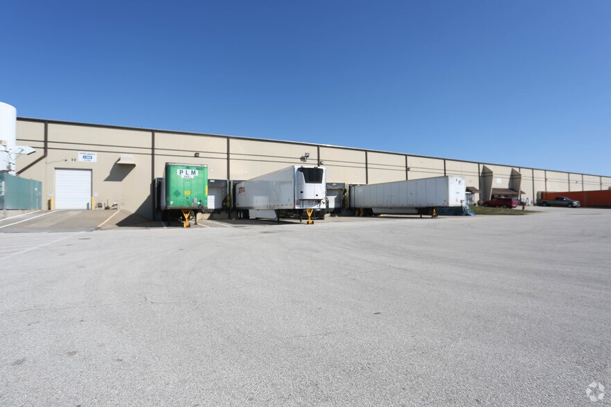More Photos Of 1250-1290 Interstate Dr, Wentzville Warehouse For Lease