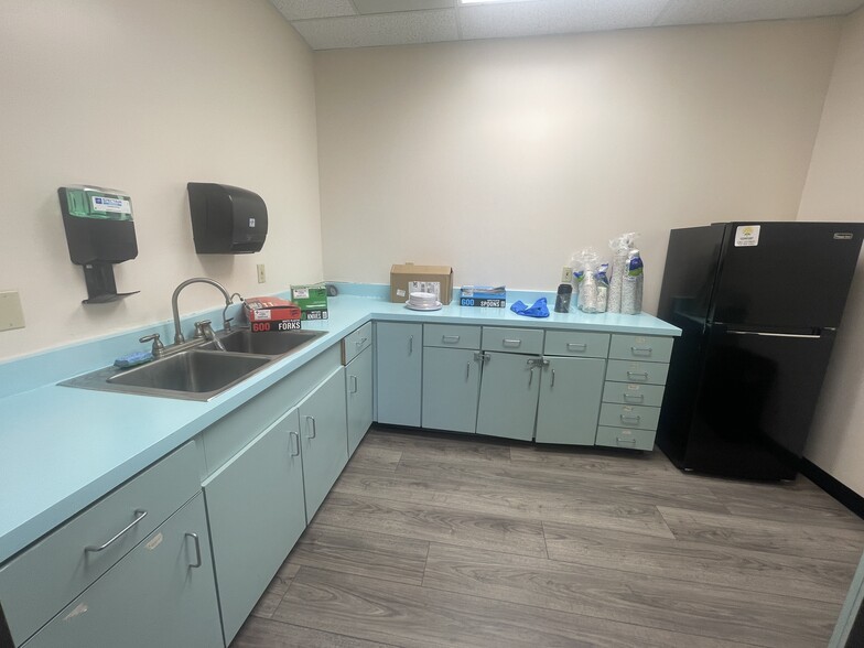 More Photos Of 1501-1503 E Calvada Blvd, Pahrump Medical For Sale