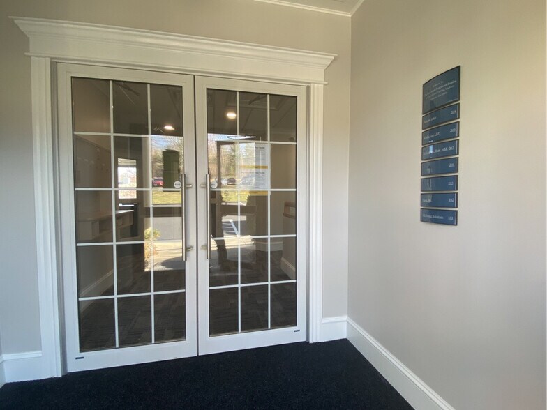 More Photos Of 231 Chief Justice Cushing Hwy, Cohasset Office For Lease