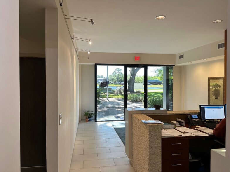 More Photos Of 6811 Phillips Industrial Blvd, Jacksonville Flex For Lease