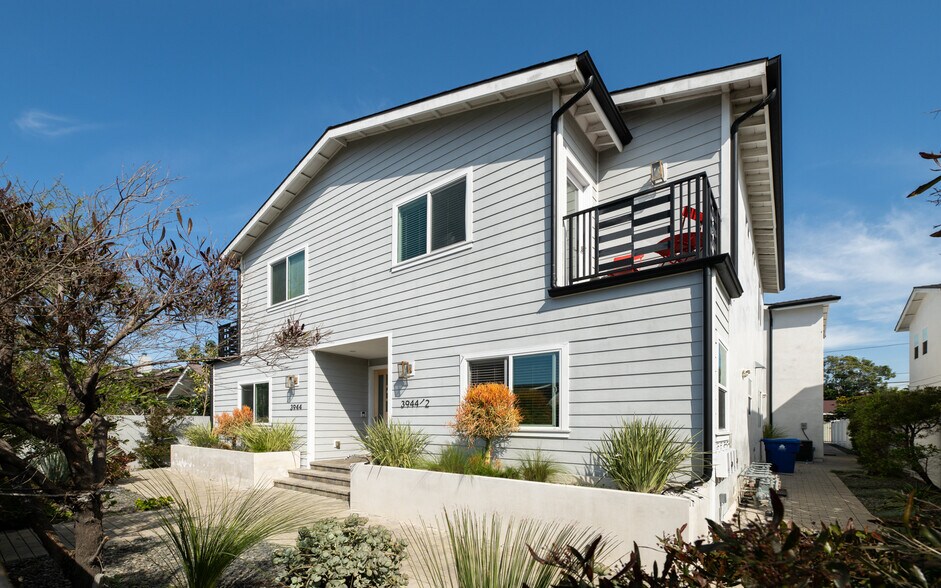 More Photos Of 3944 S Budlong Ave, Los Angeles Apartments For Sale