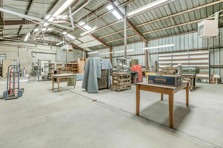 More Photos Of 712 SW 5th Ave, Amarillo Light Manufacturing For Sale