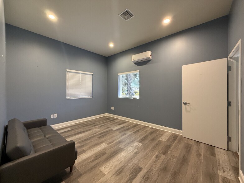 More Photos Of 90 Fox Ridge Ct, DeBary Office For Sale