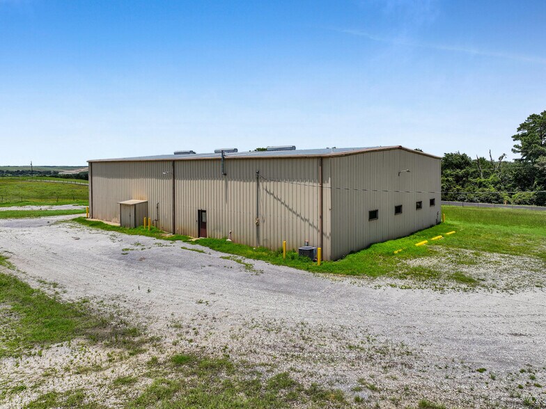 More Photos Of 7387 TX-164 Hwy, Buffalo Warehouse For Lease