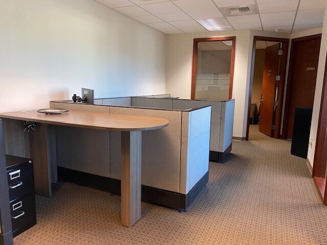 More Photos Of 413 29th St NE, Puyallup Loft Creative Space For Lease