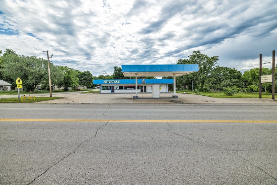 More Photos Of 101 S Main Street, Spavinaw Restaurant For Sale