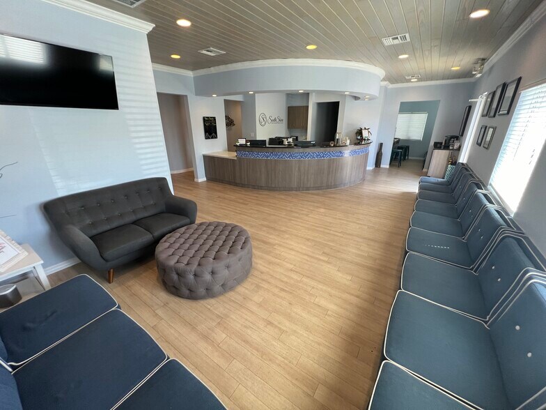 More Photos Of 13135 Kings Lake Dr, Gibsonton Medical For Lease