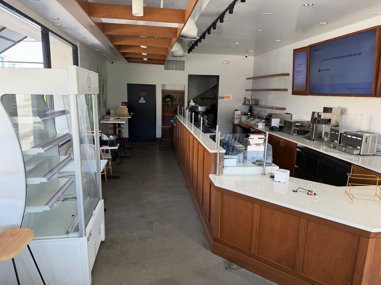 More Photos Of 226 Marine Ave, Newport Beach Storefront For Lease