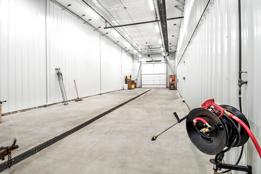 More Photos Of 2104 S 29th St, Council Bluffs Warehouse For Sale