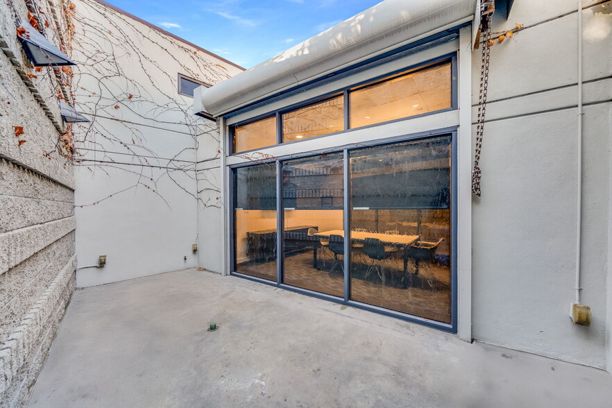 More Photos Of 385 2nd St, Laguna Beach Loft Creative Space For Sale